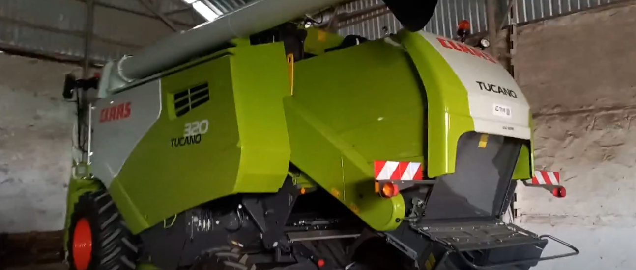 комбайн Claas Tucano 320